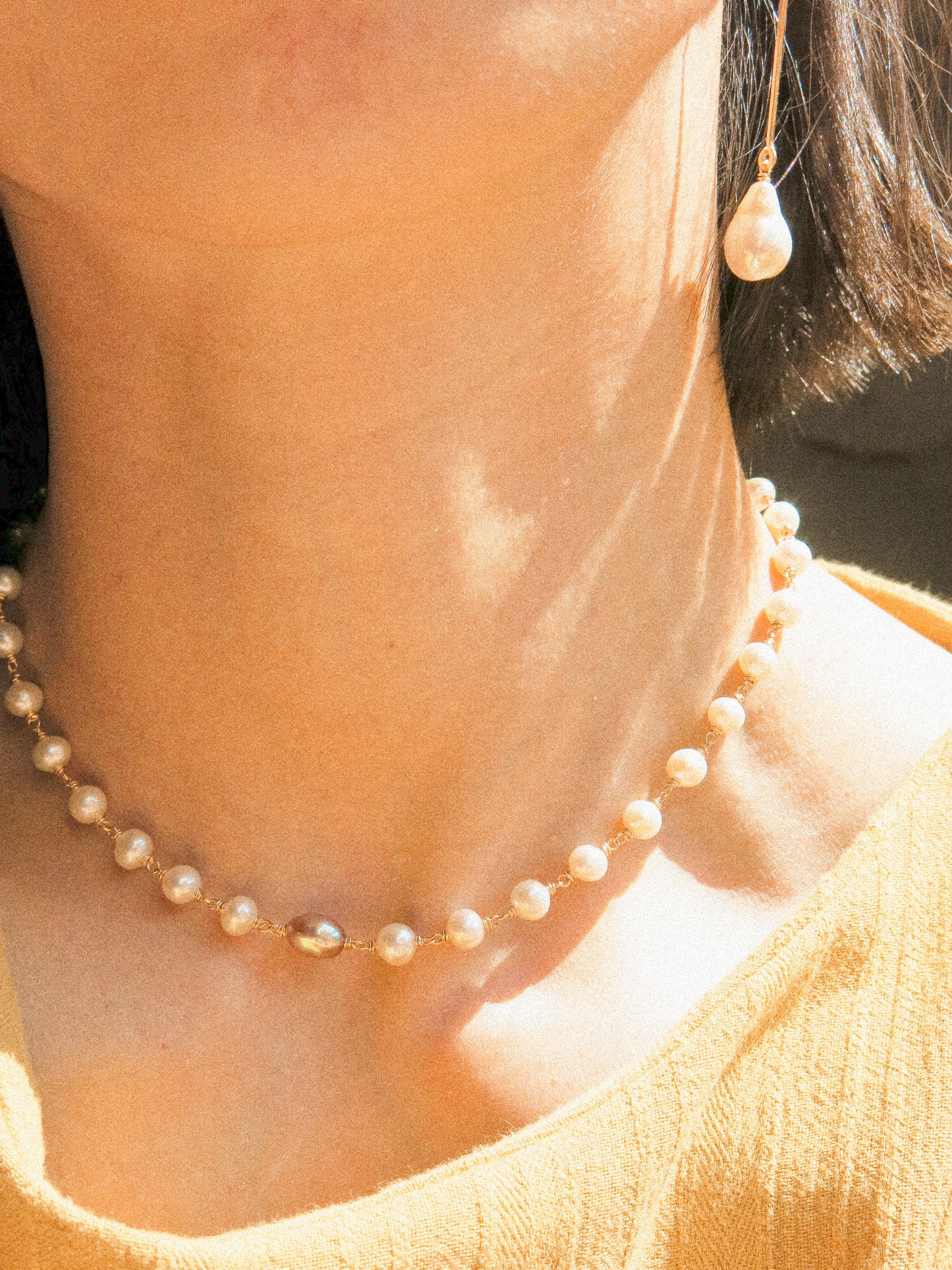 Round White Pearl and Rainbow Oval Focal Pearl Delicate Choker Necklace