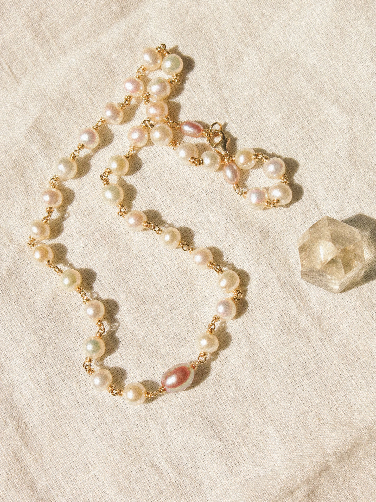 Round White Pearl and Rainbow Oval Focal Pearl Delicate Choker Necklace