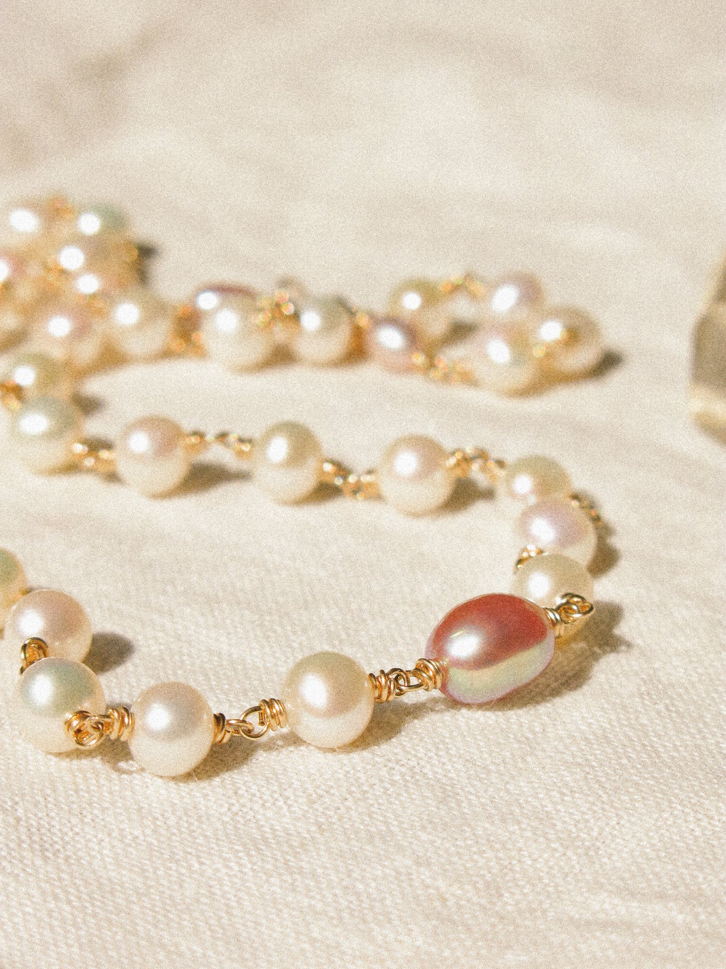 Round White Pearl and Rainbow Oval Focal Pearl Delicate Choker Necklace