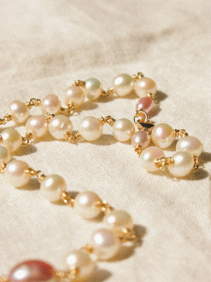 Round White Pearl and Rainbow Oval Focal Pearl Delicate Choker Necklace