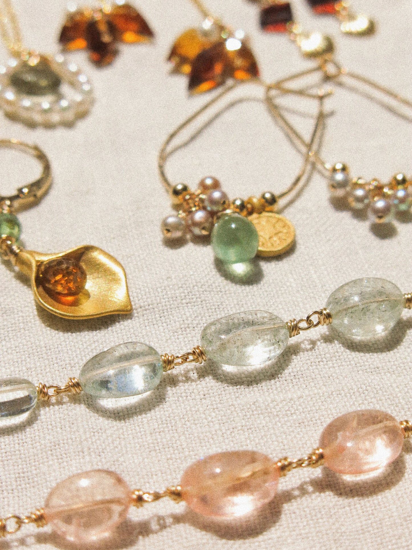 Smooth Oval Aquamarine Short Choker Necklace in 14K Gold Fill, March birthstone, Layering Necklace, Minimalist Jewelry, Translucent Gemstone