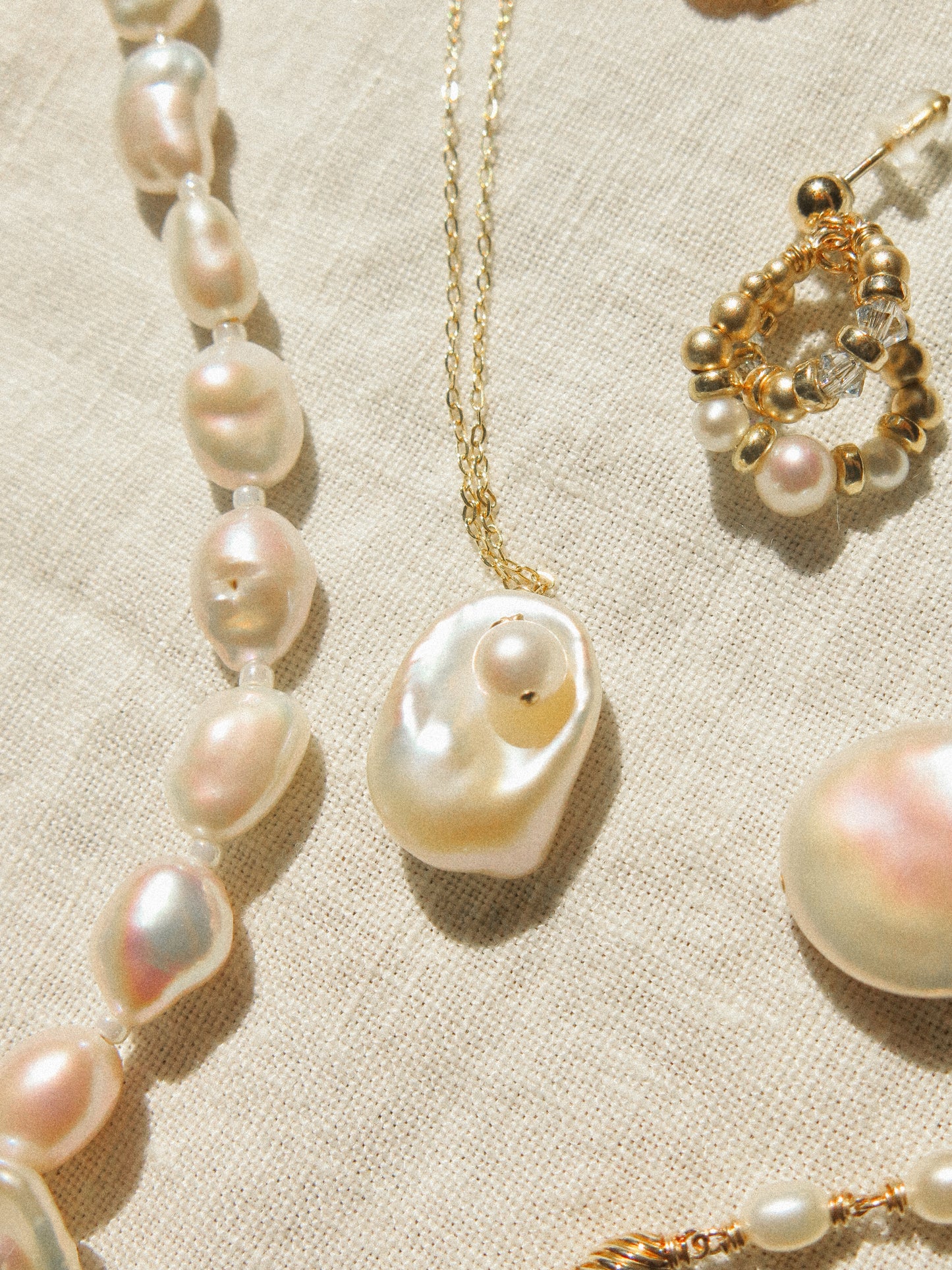 Pearl in an Oyster Necklace with Drawn Cable Chain, 15", 14K Gold Fill