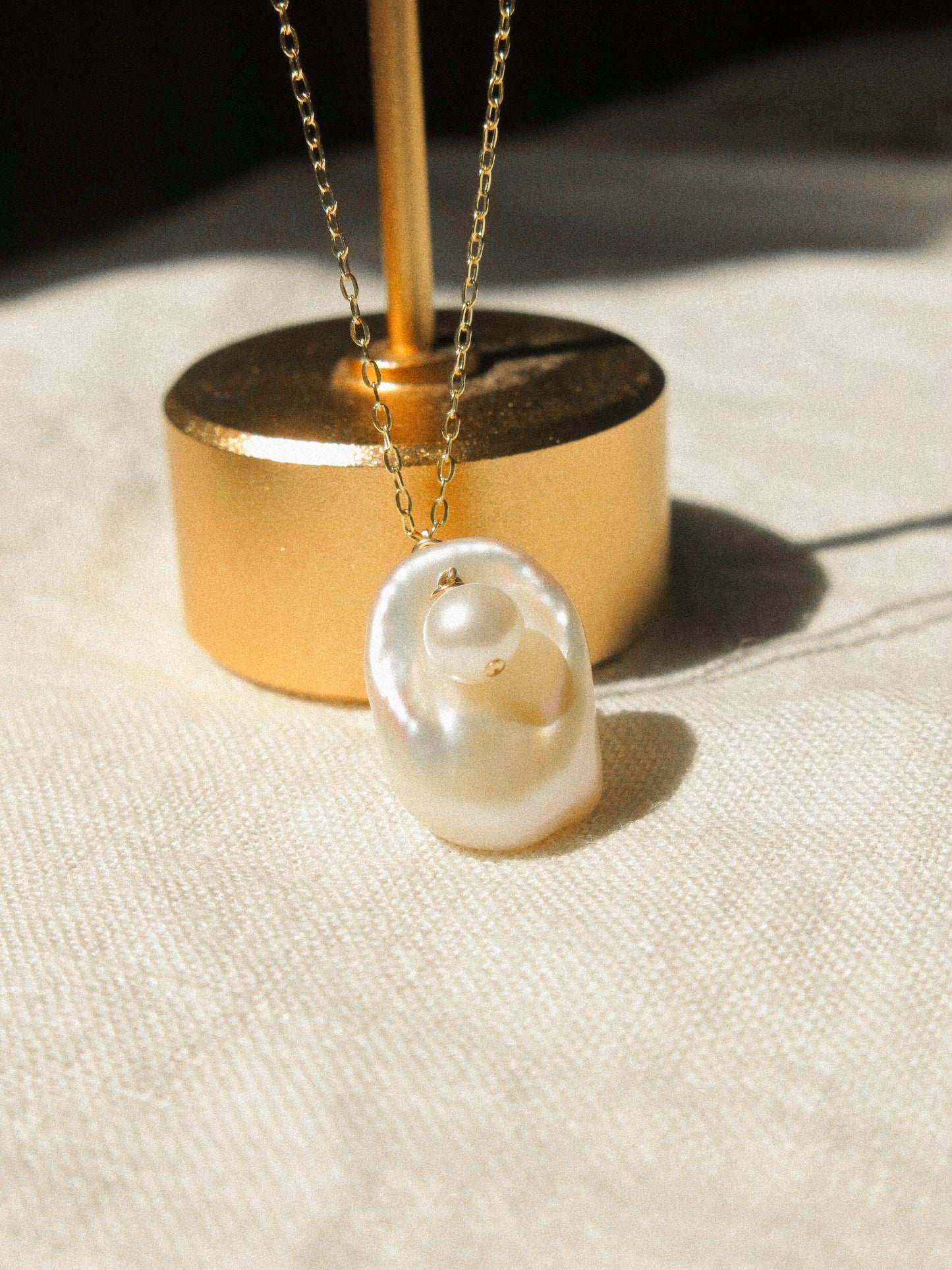 Pearl in an Oyster Necklace with Drawn Cable Chain, 15", 14K Gold Fill