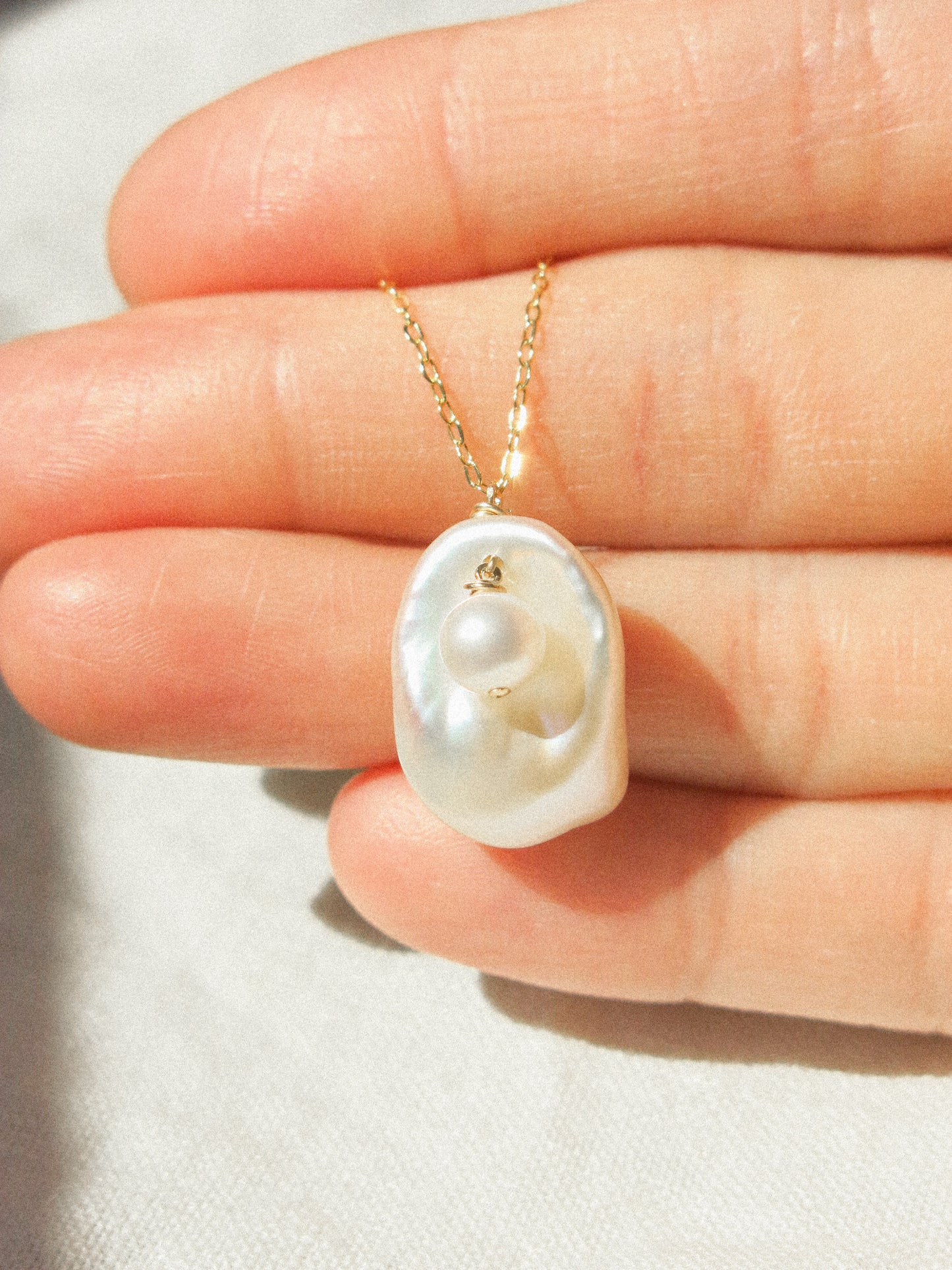 Pearl in an Oyster Necklace with Drawn Cable Chain, 15", 14K Gold Fill