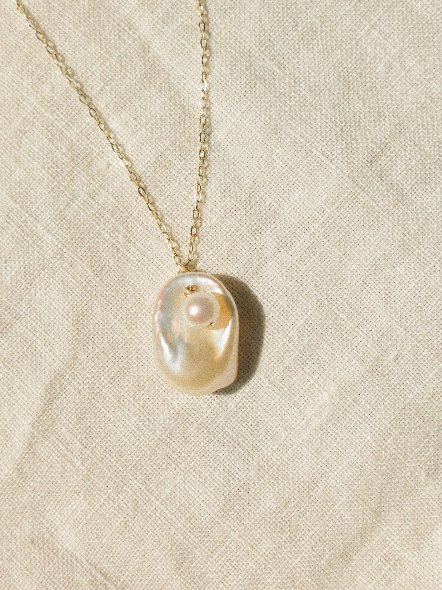 Pearl in an Oyster Necklace with Drawn Cable Chain, 15", 14K Gold Fill