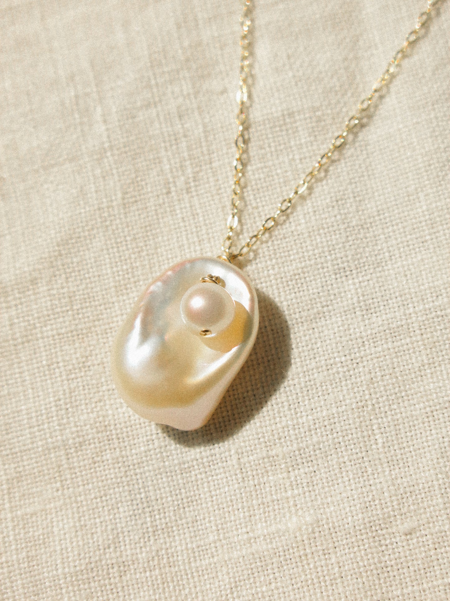 Pearl in an Oyster Necklace with Drawn Cable Chain, 15", 14K Gold Fill