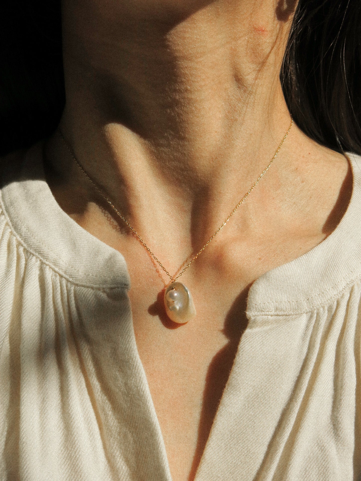 Pearl in an Oyster Necklace with Drawn Cable Chain, 15", 14K Gold Fill