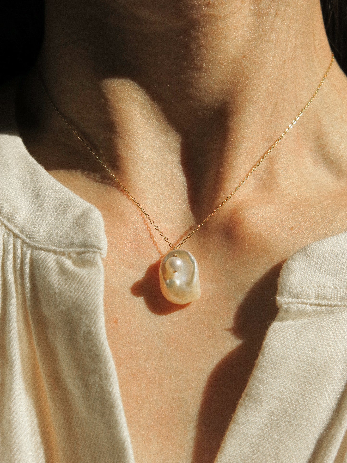 Pearl in an Oyster Necklace with Drawn Cable Chain, 15", 14K Gold Fill